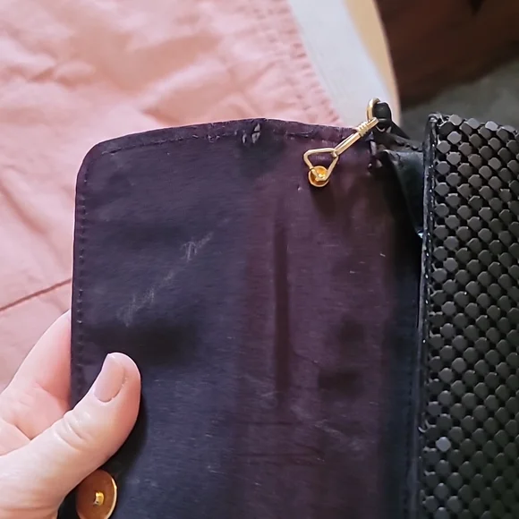 STUNNING WHITING AND DAVIS BLACK MATTE MESH CROSSBODY CLUTCH - Picture 8 of 16